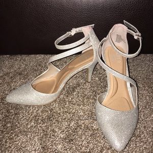 Silver glittery dress heels